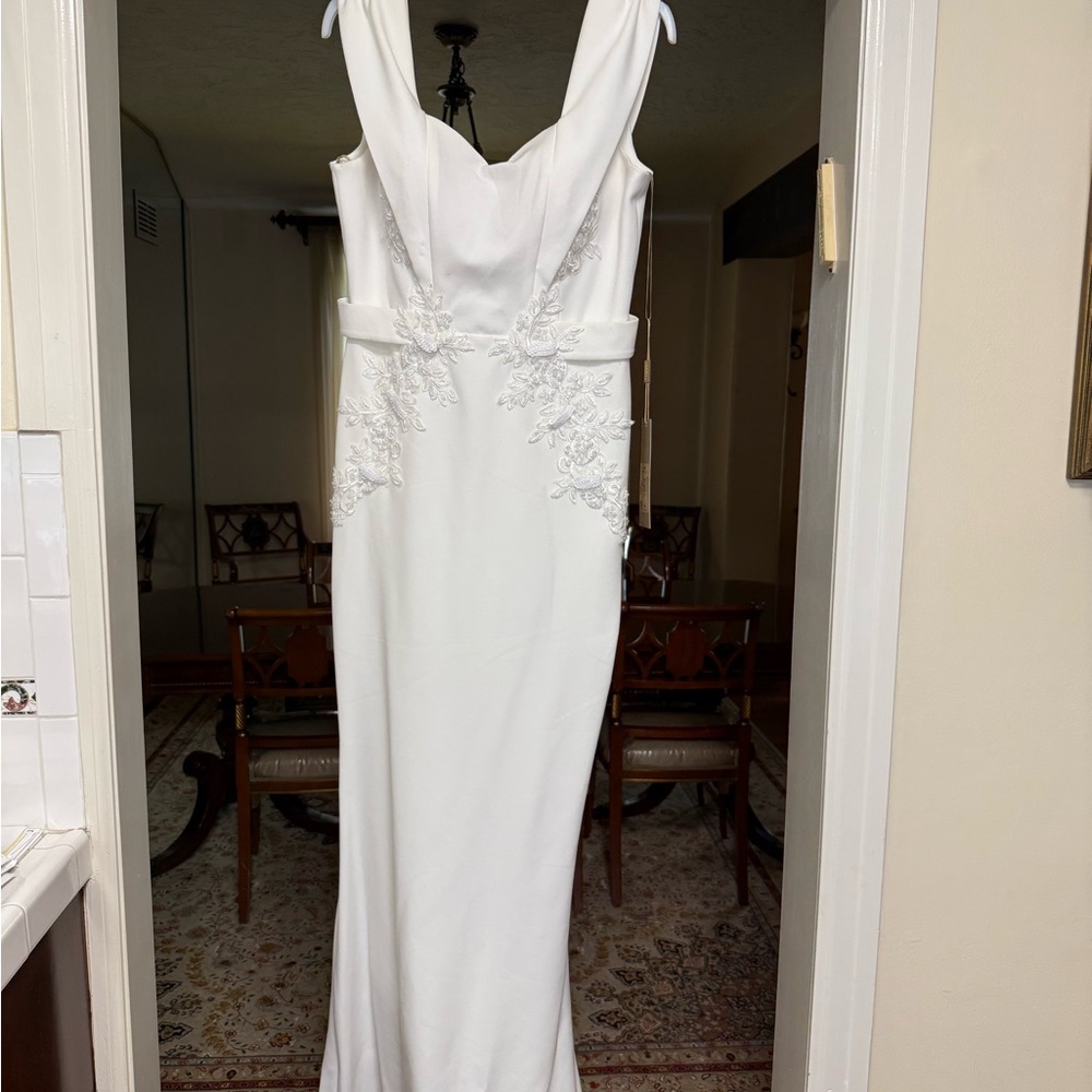 White Sweetheart Sleeveless Wedding Gown